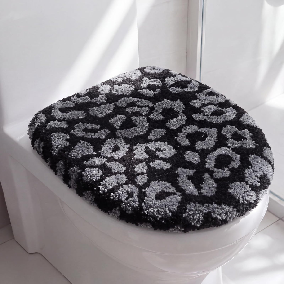 Fanfanwin Toilet Lid Cover Soft Microfiber Plush Tufted, Brown, Cheetah